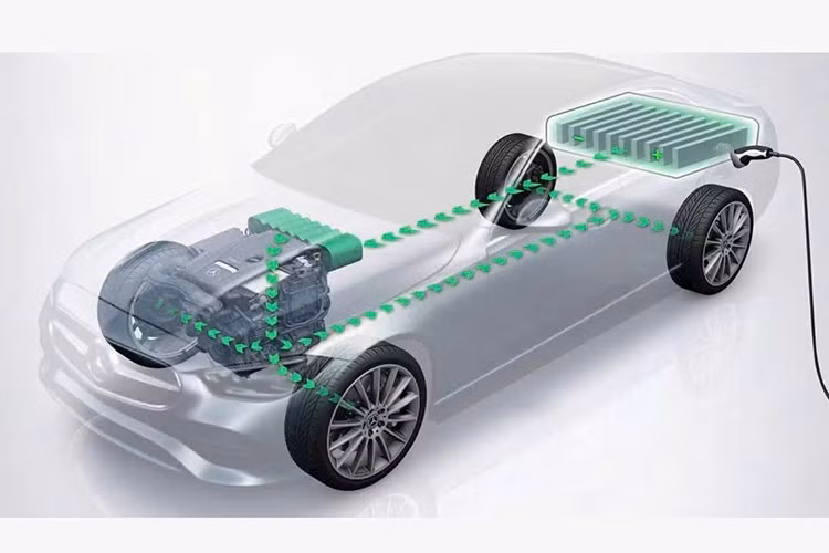 Porsche Cayenne S E-Hybrid có giá khởi điểm 6,33 tỷ đồng, trang bị động cơ xăng V6 3.0L kết hợp mô-tơ điện, cho tổng công suất 511 mã lực và khả năng vận hành hoàn toàn bằng điện từ 70 đến 86 km.