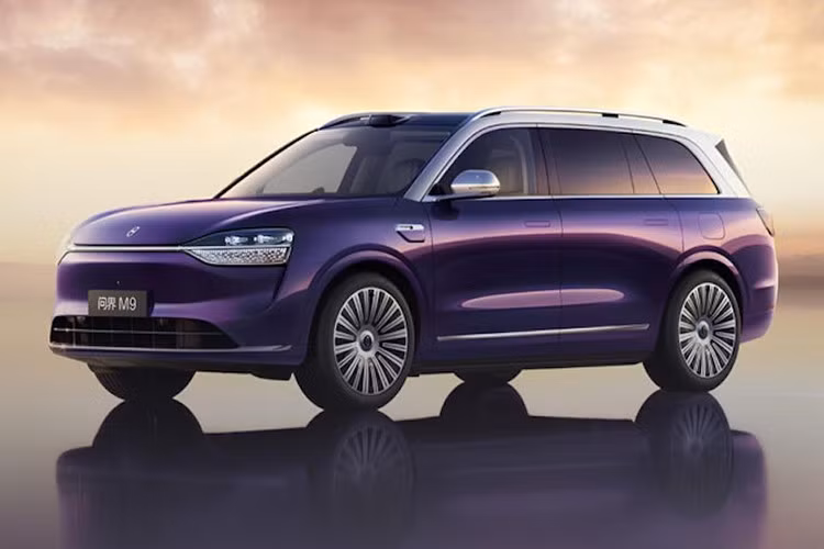 Phiên bản 4 chỗ ngồi siêu sang của mẫu SUV cỡ lớn hàng đầu Aito M9 tới từ Huawei và Seres đã ra mắt tại Trung Quốc với mức giá bán khởi điểm 559.800 nhân dân tệ (78.710 USD - khoảng 2,08 tỷ đồng).