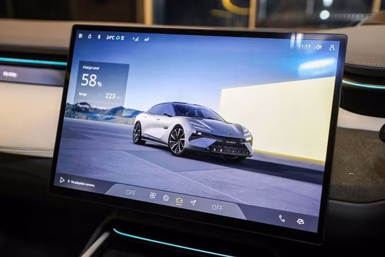 Chiếc sedan chạy điện Lotus Emeya có 34 cảm biến hỗ trợ lái xe, trong đó có 4 LiDAR và 2 radar sóng milimet 4D. Nó hỗ trợ lái xe trên đường cao tốc thông minh và đỗ xe tự động.