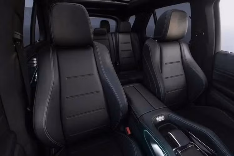 Bên cạnh đó, xe còn cung cấp nhiều lựa chọn chế độ lái khác như Eco (hướng tới tiết kiệm nhiên liệu), Comfort (đề cao sự êm ái), Sport (tăng hiệu suất vận hành), Individual (tùy chỉnh theo thói quen người lái) và Offroad (thích ứng địa hình khó).