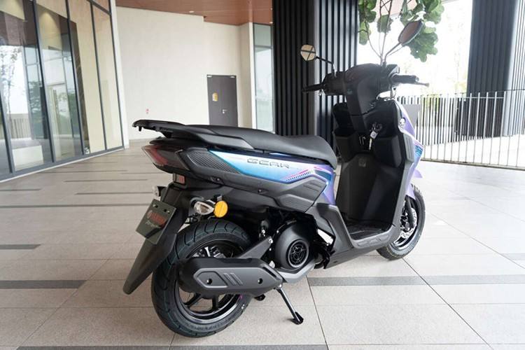 Tại thị trường Malaysia, Yamaha Ego Gear Pro Hybrid được phân phối ba tùy chọn màu sắc với mức bán ra tương đương khoảng 35 triệu đồng. Mẫu xe này được xem là đối thủ cạnh tranh với Honda Air Blade 125 hay Honda Vision.