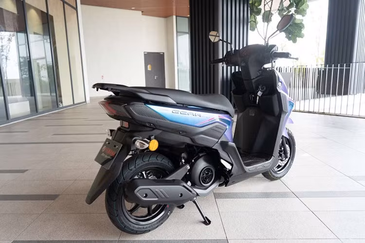 Tại thị trường Malaysia, Yamaha Ego Gear Pro Hybrid được phân phối ba tùy chọn màu sắc với mức bán ra tương đương khoảng 35 triệu đồng. Mẫu xe này được xem là đối thủ cạnh tranh với Honda Air Blade 125 hay Honda Vision.