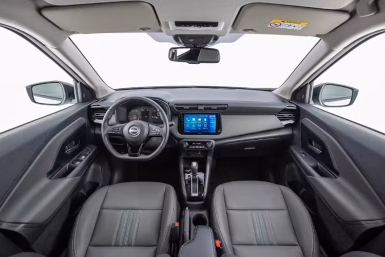 Dù được định vị là SUV entry-level, Nissan Kait 2026 mới vẫn có danh sách trang bị khá đầy đủ cho thị trường Nam Mỹ. Xe có bốn phiên bản gồm Active, Sense Plus, Advance Plus và Exclusive.