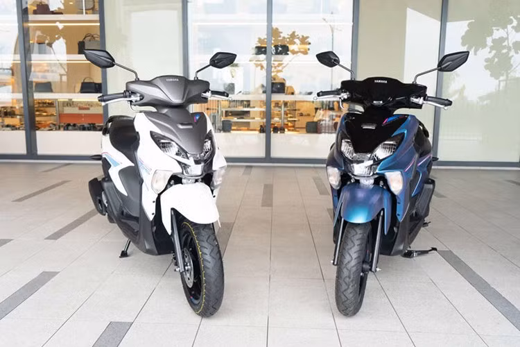 Mẫu xe ga Yamaha Ego Gear Pro 2026 mới rất giống với "người anh em" Freego được bán tại thị trường Việt Nam, tuy nhiên mẫu tay ga tại Malaysia có lựa chọn động cơ hybrid. Ở phiên bản năm 2026 vừa trình làng, xe ngoài việc được bổ sung các màu sắc mới cũng được cải tiến một số các trang bị...
