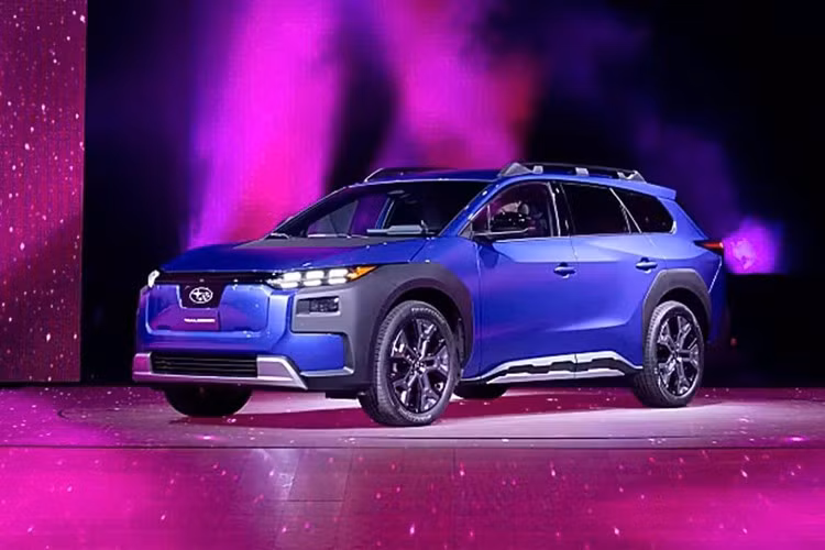 Subaru vừa công bố mẫu xe điện hoàn toàn mới Trailseeker 2026 với mức giá khởi điểm từ 39.995 USD (tương đương 1,04 tỷ đồng), cao hơn 5.000 USD (khoảng 13 triệu đồng) so với Outback mới.