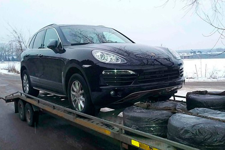 View - Loạt xe sang Porsche bất ngờ thành "đống sắt vô tri", không thể khởi động | Báo Tri thức và Cuộc sống - TIN TỨC PHỔ BIẾN KIẾN THỨC 24H