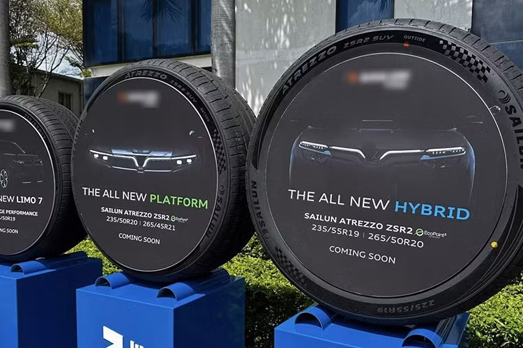 Theo tin đồn, các mẫu xe hybrid mới của VinFast sẽ được phát triển dựa trên cặp đôi SUV điện VF8 và VF9. Nhiều khả năng các tân binh của VinFast sẽ thuộc loại xe hybrid mở rộng phạm vi EREV (Extended-Range Electric Vehicle). Đây vốn là dòng xe được trang bị động cơ xăng với vai trò sạc pin trong khi nhiệm vụ truyền động tới bánh xe thuộc về mô-tơ điện.