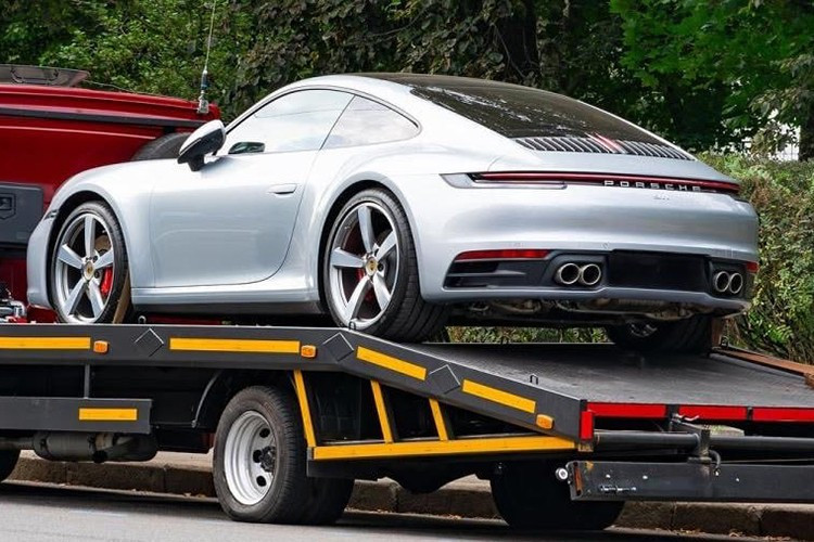 View - Loạt xe sang Porsche bất ngờ thành "đống sắt vô tri", không thể khởi động | Báo Tri thức và Cuộc sống - TIN TỨC PHỔ BIẾN KIẾN THỨC 24H