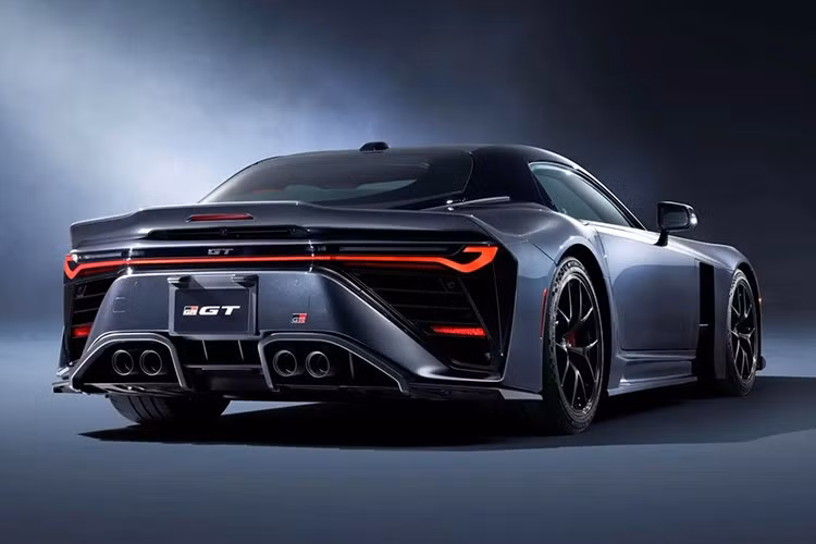 Thiết kế ngoại thất của xe Toyota GR GT 2027 hoàn toàn mới được tinh chỉnh bởi các kỹ sư khí động học từng tham gia dự án xe đua WEC của Toyota. Cụm đèn LED mảnh, khe hút gió lớn.