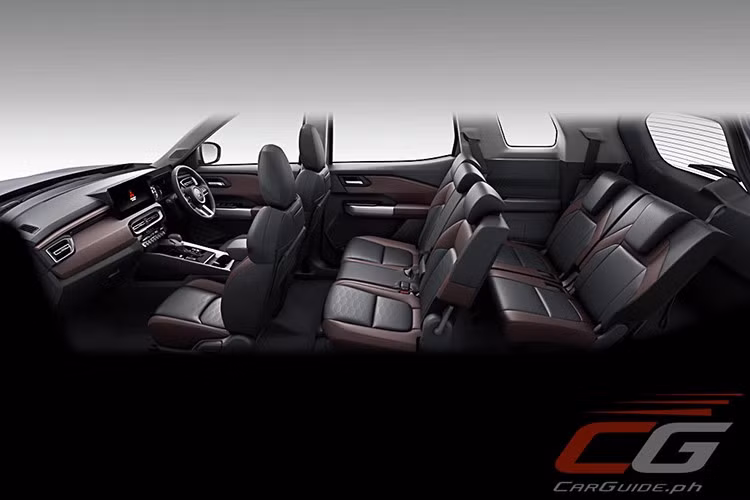 Hệ thống treo trên Destinator cũng được tinh chỉnh riêng để phù hợp với đặc điểm vận hành của khu vực Đông Nam Á, vốn có nhiều đoạn đường xấu, ổ gà hoặc địa hình hỗn hợp. Nhờ đó, xe mang lại cảm giác êm ái và ổn định, đặc biệt khi di chuyển cùng đầy đủ 7 hành khách.