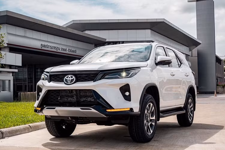 Trong tháng 6 vừa qua, doanh số xe Toyota Fortuner chỉ đạt 298 xe, tăng 19,2% so với tháng 5 (đạt 250 xe). Doanh số cộng dồn nửa đầu năm 2025 của Toyota Fortuner đạt 1.409 xe.