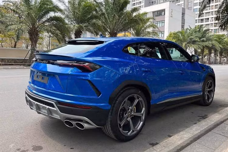 Hãng siêu xe Lamborghini trang bị đến 6 chế độ lái cho siêu SUV Urus và gọi là Anima. Ngoài 3 chế độ lái quen thuộc trên các siêu xe như Strada (đường phố), Sport (thể thao), Corsa (đường đua), siêu SUV Urus còn có thêm 3 chế độ lái khác là Sabbia (đường cát), Terra (việt dã) và Neve (tuyết).