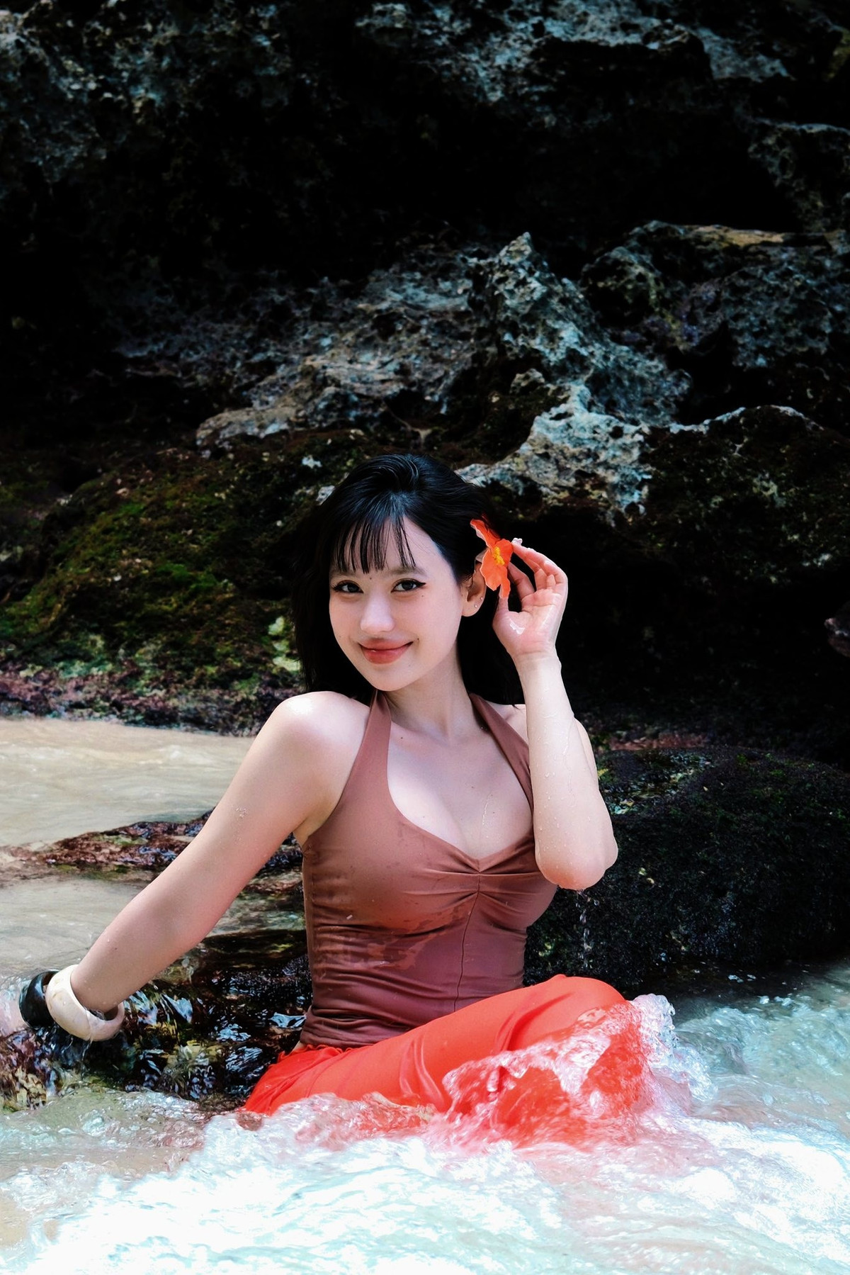 Không chỉ ghi điểm về ngoại hình, phong cách tạo dáng của cô cũng được nhận xét ngày càng chuyên nghiệp. .