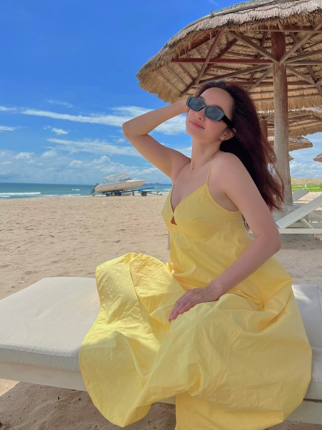 Tuy nhiên, chính vòng 1 nảy nở quá mức từng khiến Kaity nhiều lần bị gán mác "gợi cảm quá đà", thậm chí liên tục bị miệt thị ngoại hình vì body quá cỡ.