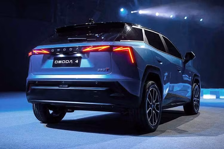 Cả hai phiên bản đều trang bị một mô-tơ điện đặt phía trước, cho công suất 204 mã lực và mô-men xoắn 288 Nm, đi kèm hệ dẫn động cầu trước. Xe có khả năng tăng tốc 0–100 km/h trong khoảng 7,9 giây và đạt tốc độ tối đa 170 km/h.