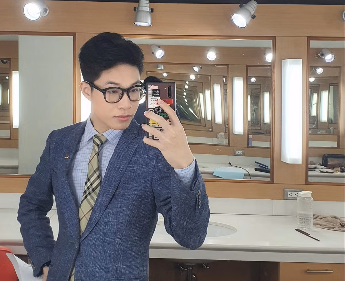 Năm 2022, Dylan Le cùng với đồng nghiệp tại Ban Truyền hình Đối ngoại giành giải Nhất ở thể loại truyền hình tại Giải thưởng Thông tin đối ngoại lần thứ VIII với tác phẩm Luồng sống.