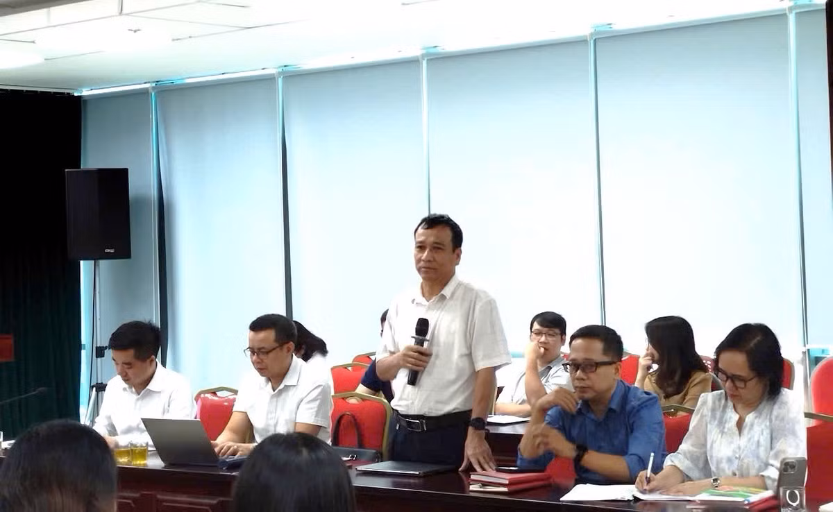 Đồng chí Lê Công Lương, đảng viên Chi bộ Ban Chuyên môn, Trưởng ban Khoa học và Hợp tác quốc tế LHHVN phát biểu thảo luận