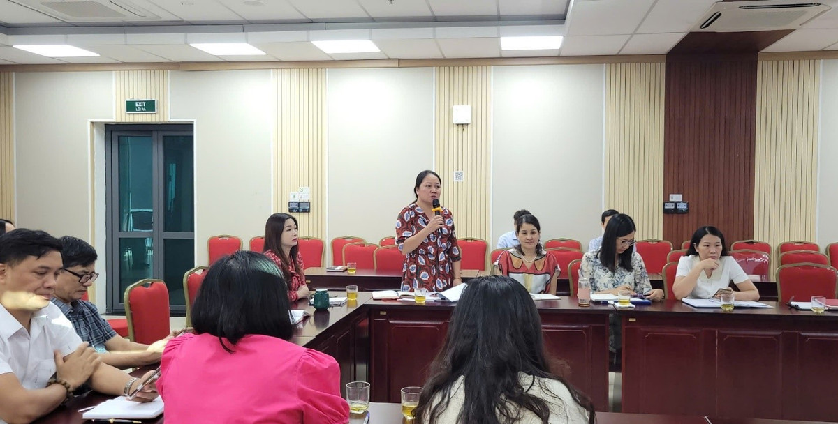 Đồng chí Bùi Kim Tuyến, Bí thư Chi bộ Ban Chuyên môn, Trưởng ban Tư vấn, phản biện LHHVN phát biểu thảo luận