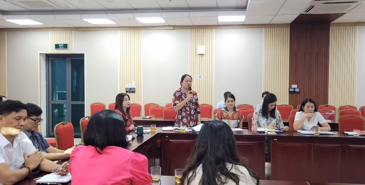 Đồng chí Bùi Kim Tuyến, Bí thư Chi bộ Ban Chuyên môn, Trưởng ban Tư vấn, phản biện LHHVN phát biểu thảo luận