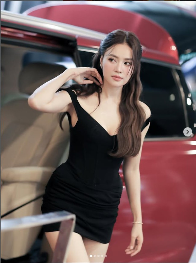 Ngay từ vai diễn đầu tay Nương trong Cánh đồng bất tận (2010), Lan Ngọc đã tạo dấu ấn mạnh mẽ và mang về giải Cánh diều vàng danh giá.