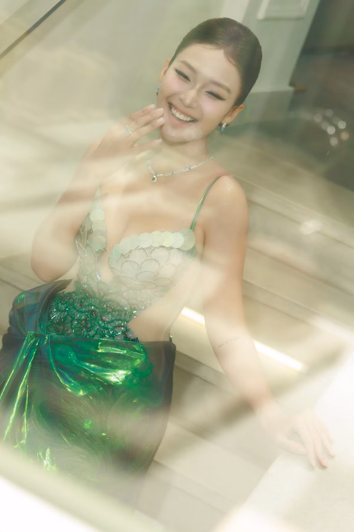 Dù lựa chọn phong cách gợi cảm, Khả Ngân vẫn giữ được sự chừng mực và tinh tế - điều khiến cô khác biệt giữa dàn sao chuộng hình ảnh táo bạo.