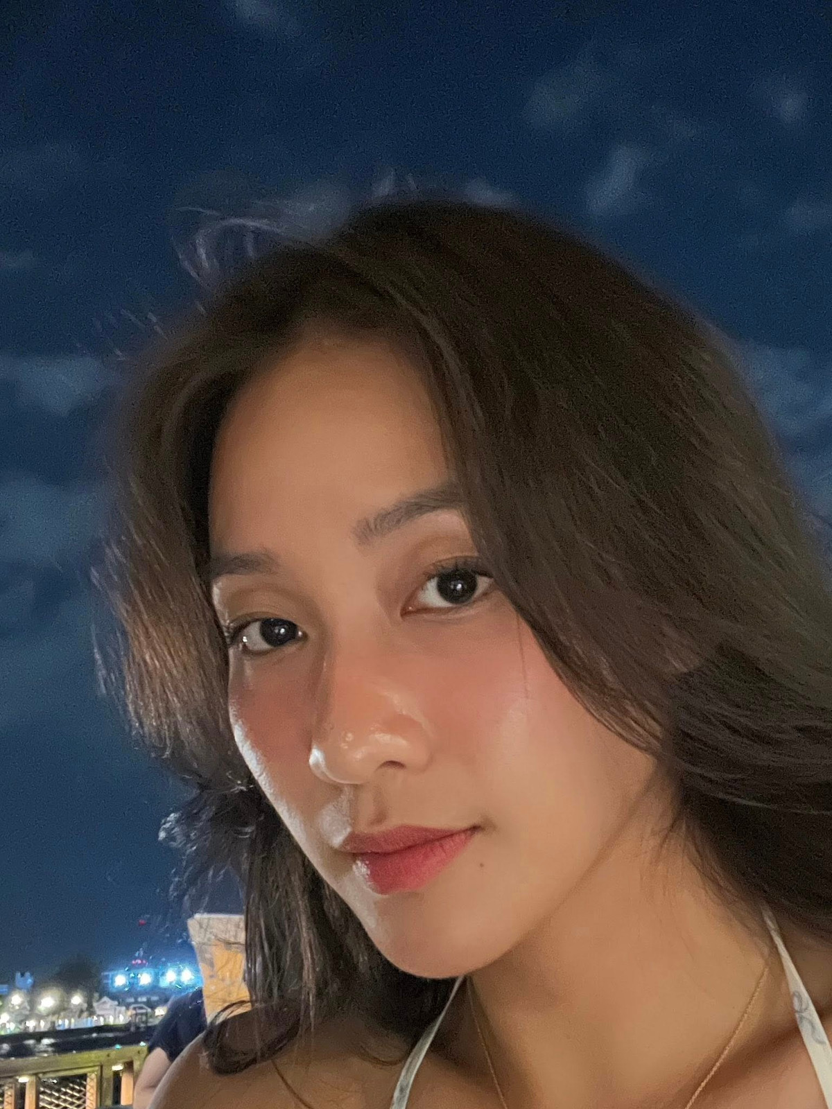 Bước ngoặt lớn nhất trong sự nghiệp của Khả Ngân đến với vai Tuệ Nhi trong bộ phim truyền hình 11 tháng 5 ngày. Vai diễn này không chỉ giúp cô chiếm trọn cảm tình khán giả mà còn mang về giải Nữ diễn viên phim truyền hình xuất sắc nhất – Cánh Diều 2021, đánh dấu sự công nhận về năng lực diễn xuất sau nhiều năm nỗ lực.