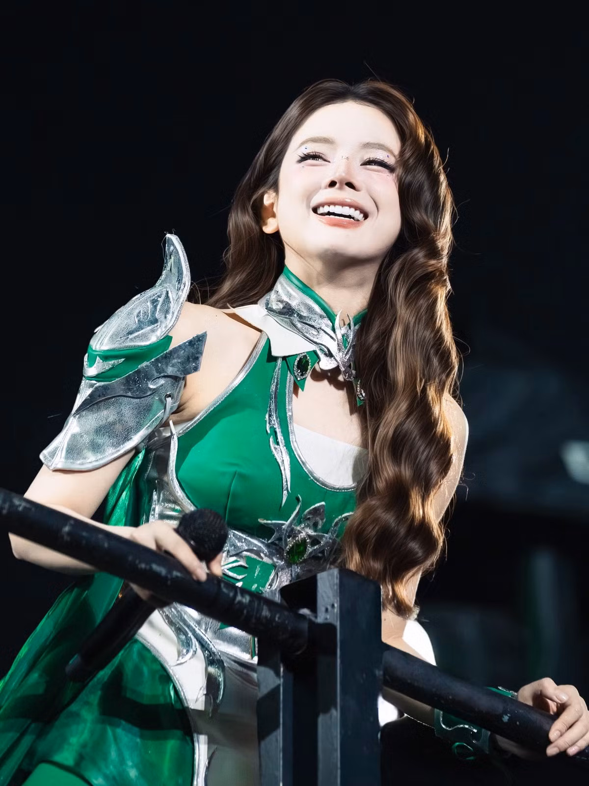 Nhiều ý kiến cho rằng, chính sự chín muồi về nhan sắc lẫn phong cách đã giúp DJ Mie “đu trend muộn” nhưng không hề bị lép vế, thậm chí còn tạo dấu ấn riêng giữa hàng loạt hình ảnh tương tự trên mạng xã hội.