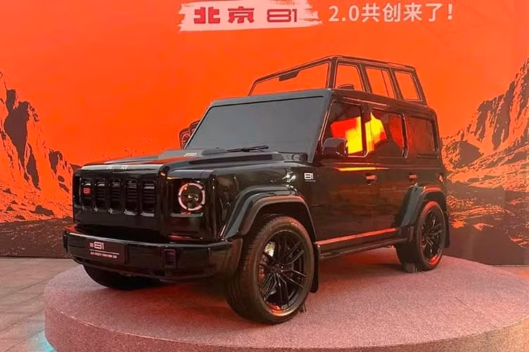 Hãng BAIC của Trung Quốc đã chính thức vén màn mẫu SUV mới mang tên Beijing 81 trước thềm Triển lãm Ô tô Bắc Kinh 2026. Mẫu xe này vốn là phiên bản mới của dòng xe BJ80 với nội-ngoại thất tái thiết kế toàn diện. Đặc biệt, BAIC đã đồng sáng tạo thiết kế ngoại thất của xe cùng với người dùng Trung Quốc.