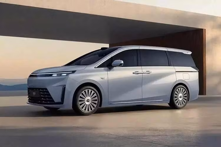 MPV cỡ lớn GAC E8 lần đầu tiên ra mắt thị trường Trung Quốc vào năm 2023. Sau 3 năm, thương hiệu GAC đã phát triển xong phiên bản nâng cấp của dòng xe này. Vào ngày 18/4/2026 vừa qua, GAC đã công bố hình ảnh chính thức của E8 mới dành cho thị trường tỷ dân.