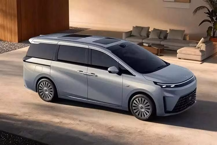 Hiện giá bán của GAC E8 2026 chưa được công bố nhưng dự kiến sẽ nằm trong khoảng 200.000 Nhân dân tệ (tương đương 700 triệu đồng). Tại Việt Nam, GAC hiện đang phân phối chính hãng một số mẫu xe như M8, M6 Pro và GS8.