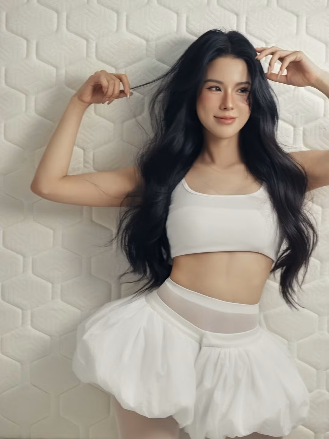 Dù đã trải qua nhiều sóng gió trong cuộc sống riêng tư, đặc biệt là sau cuộc hôn nhân đổ vỡ, Diệp Lâm Anh vẫn giữ vững phong độ đỉnh cao, khiến công chúng không khỏi trầm trồ mỗi khi cô xuất hiện.