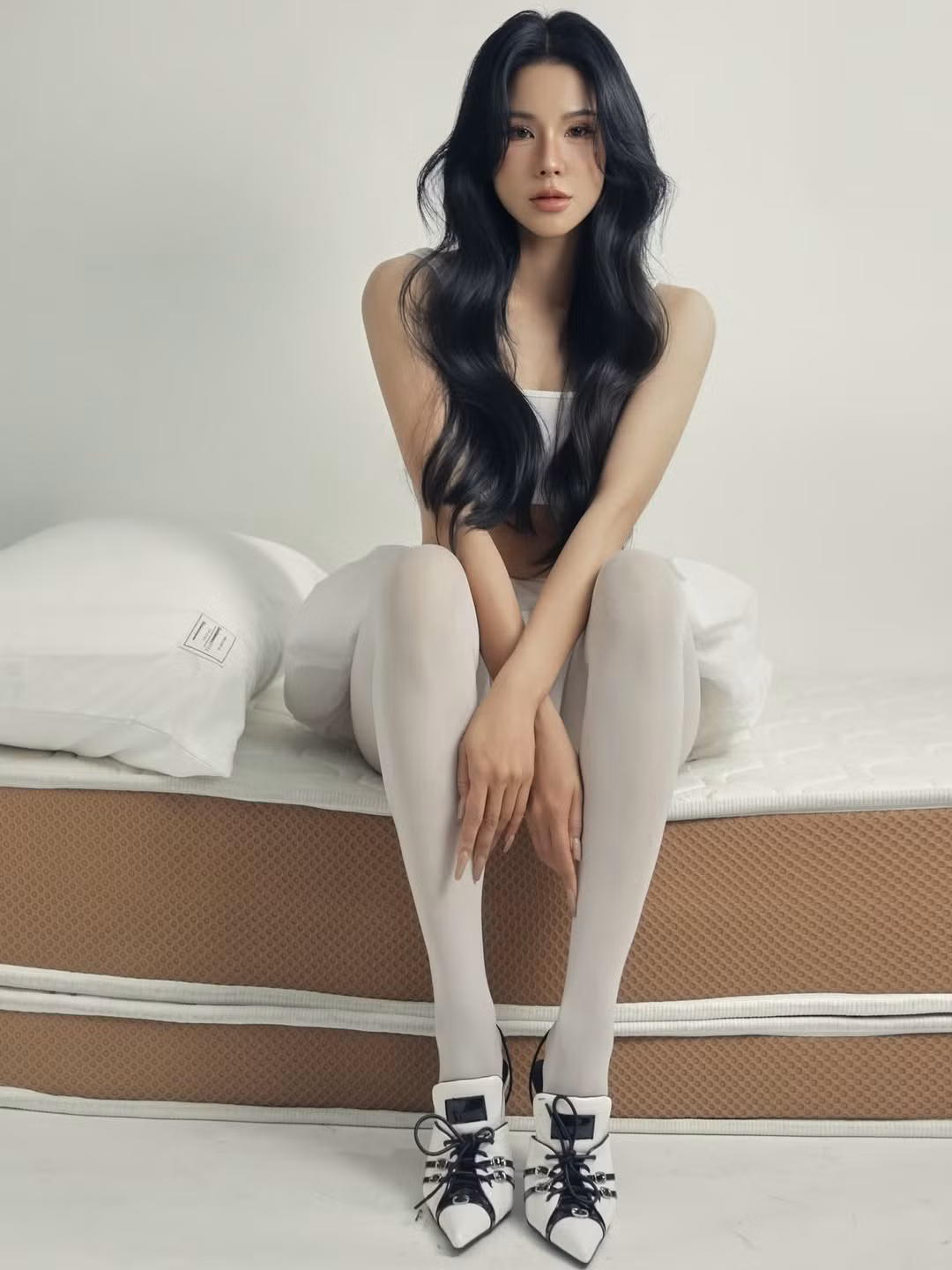 Mới đây, loạt ảnh chia sẻ trên trang cá nhân của Diệp Lâm Anh đã nhanh chóng "gây bão" mạng xã hội.