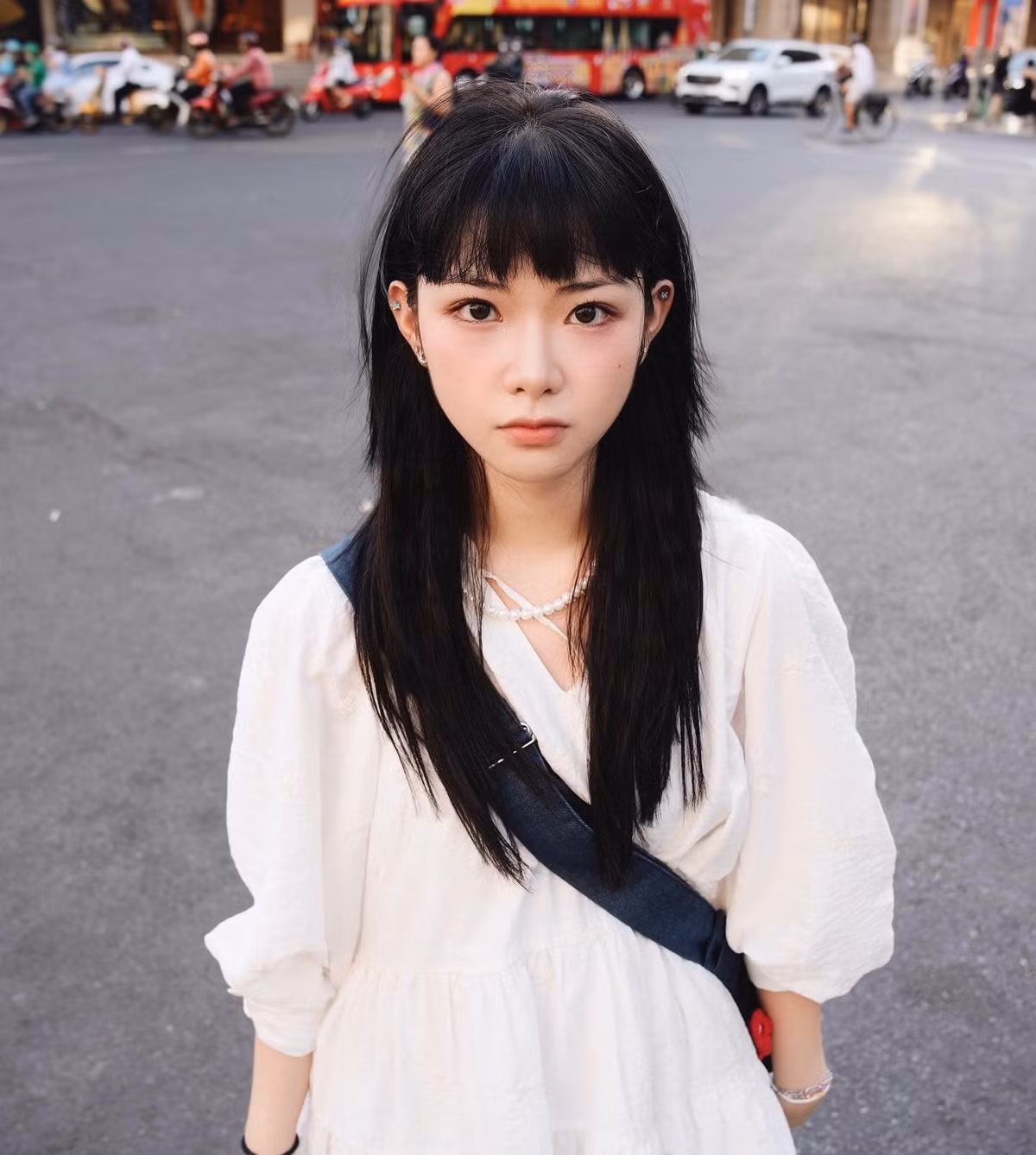 Dù còn trẻ tuổi nhưng Ánh Sáng đã cùng nhóm đi lưu diễn nước ngoài như Trung Quốc, Thái Lan và cũng từng được xuất hiện trên trang bìa tạp chí Vetter của Nhật Bản.