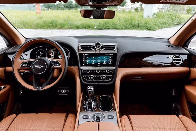 Ghế hàng không hạng thương gia Bentley Airline Seat Specification sở hữu khả năng cảm biến nhiệt độ tự động đầu tiên trên thế giới, ngoài ra, tính năng Seat Auto Climate cho phép hành khách chọn mức nhiệt độ mong muốn thông qua 6 cấp độ khác nhau.