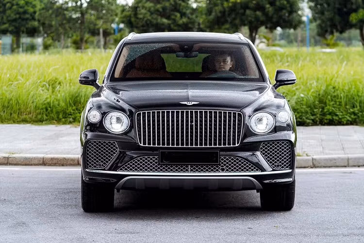 Nhưng đó chưa phải là tất cả, hàng ghế sau sẽ có thêm lựa chọn kiểu ghế Bentley Airline Seat, nhờ đó, biến khoang hành khách thành phòng giải trí cao cấp.