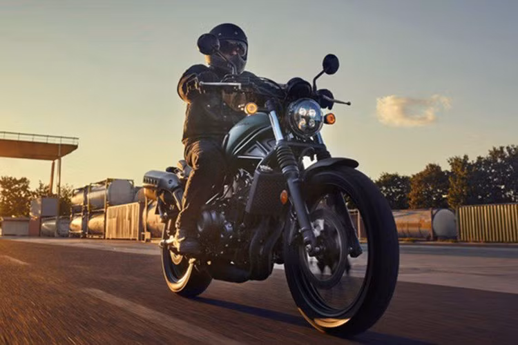 Giá bán đề xuất của Honda CL Street 2025 tại Đài Loan là 308.000 Đài tệ - khoảng gần 272 triệu đồng. Dự đoán mẫu xe này sẽ khó về Việt Nam bán chính hãng vì trùng phân khối với "đàn anh" Rebel 500.