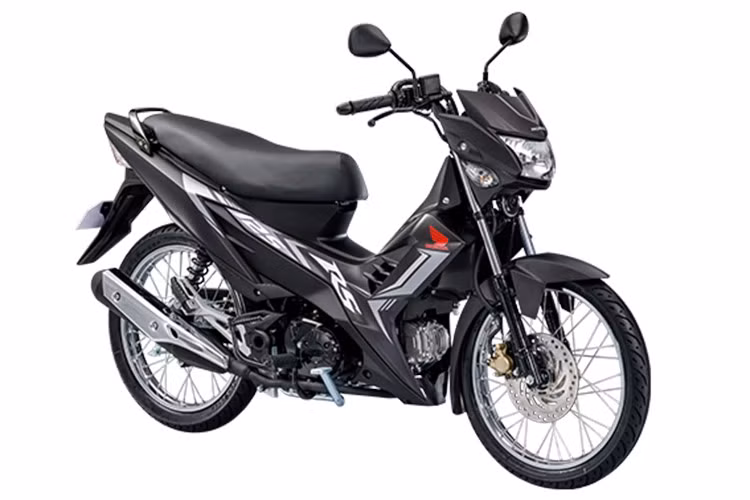 Điểm nhấn đáng chú ý khác là hộp đựng đồ hình chữ U nằm ngay dưới yên xe, tiện lợi cho việc chứa đồ khi di chuyển. Với tổng trọng lượng chỉ 104 kg, RS125 khá nhẹ và linh hoạt.