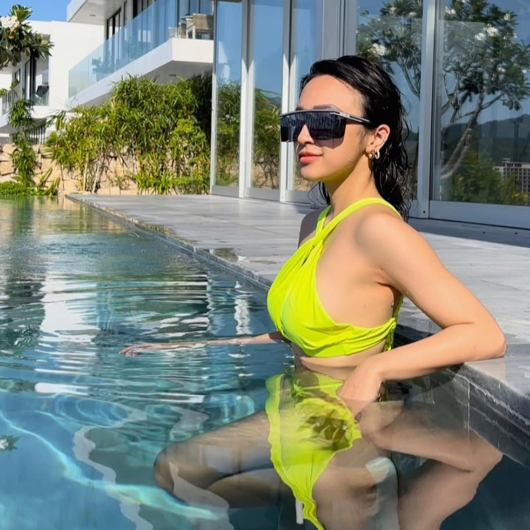 Jessi Lương được biết đến là người đẹp chơi siêu xe, hot girl phòng gym.