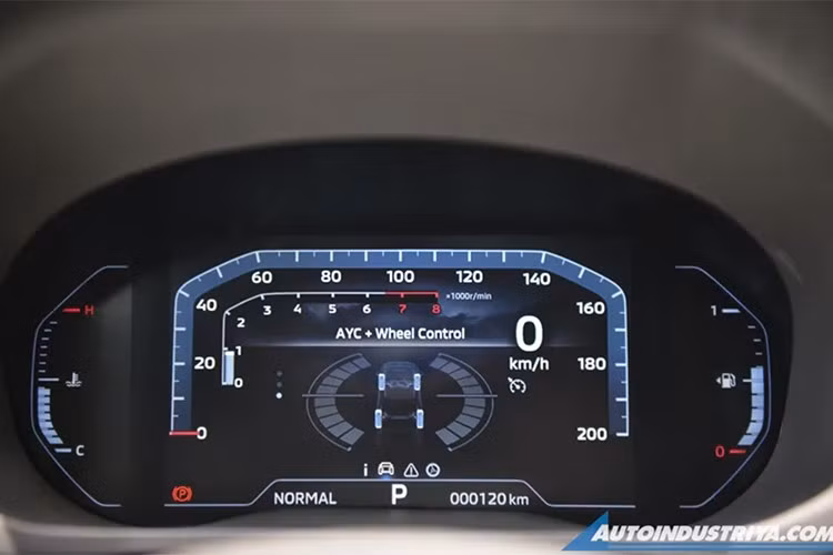 Cả hai phiên bản này đều được trang bị màn hình giải trí cảm ứng 10 inch hỗ trợ kết nối không dây Android Auto và Apple CarPlay. Ngoài ra, xe còn có hệ thống camera toàn cảnh 360 độ giúp cải thiện tầm quan sát.