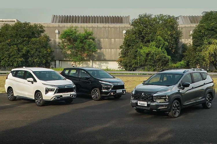 Mitsubishi cũng mang đến loạt màu sơn mới cho Xpander 2026. Các màu dành cho phiên bản Xpander tiêu chuẩn bao gồm bạc Blade Silver Metallic, xám Graphite Gray Metallic, đồng Green Bronze Metallic, đen Jet Black Mica, trắng Quartz White Pearl và đỏ Red Metallic. Tại Phillippines giá xe khởi điểm từ 1.099.000 PHP (tương đương 508 triệu đồng).