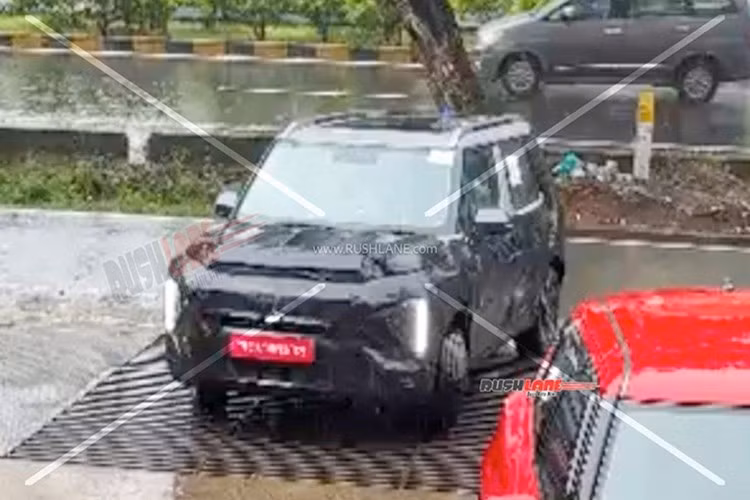 Sau giới thiệu KIA Carens Clavis EV tại thị trường Ấn Độ, hãng xe Hàn Quốc đang chuẩn bị cho màn ra mắt của mẫu xe điện tiếp theo là Syros EV chạy điện 2026 mới.