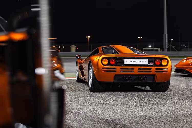 Những chiếc siêu xe McLaren được tuyển chọn qua nhiều thập kỷ bởi Ojjeh, bộ sưu tập trưng bày những chiếc xe mà ít người đam mê nào có thể tưởng tượng được việc được tận mắt chứng kiến, rất nhiều trong số chúng chưa từng lăn bánh, dù đã được bàn giao vài năm trước.