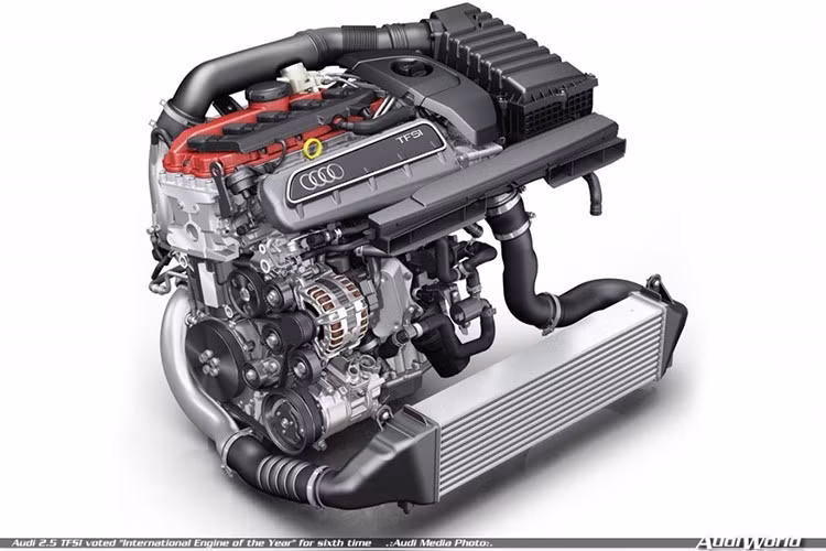 Đây không phải thông tin mới, từ năm 2020 đã xuất hiện tin đồn Golf R sẽ dùng động cơ “EA855”, tuy nhiên lúc này Audi đã phản đối. Tuy nhiên tình hình bây giờ đã thay đổi vì Cupra Formentor VZ5 (thương hiệu khác trong cùng tập đoàn) đã sử dụng động cơ này với công suất gần 400 mã lực.