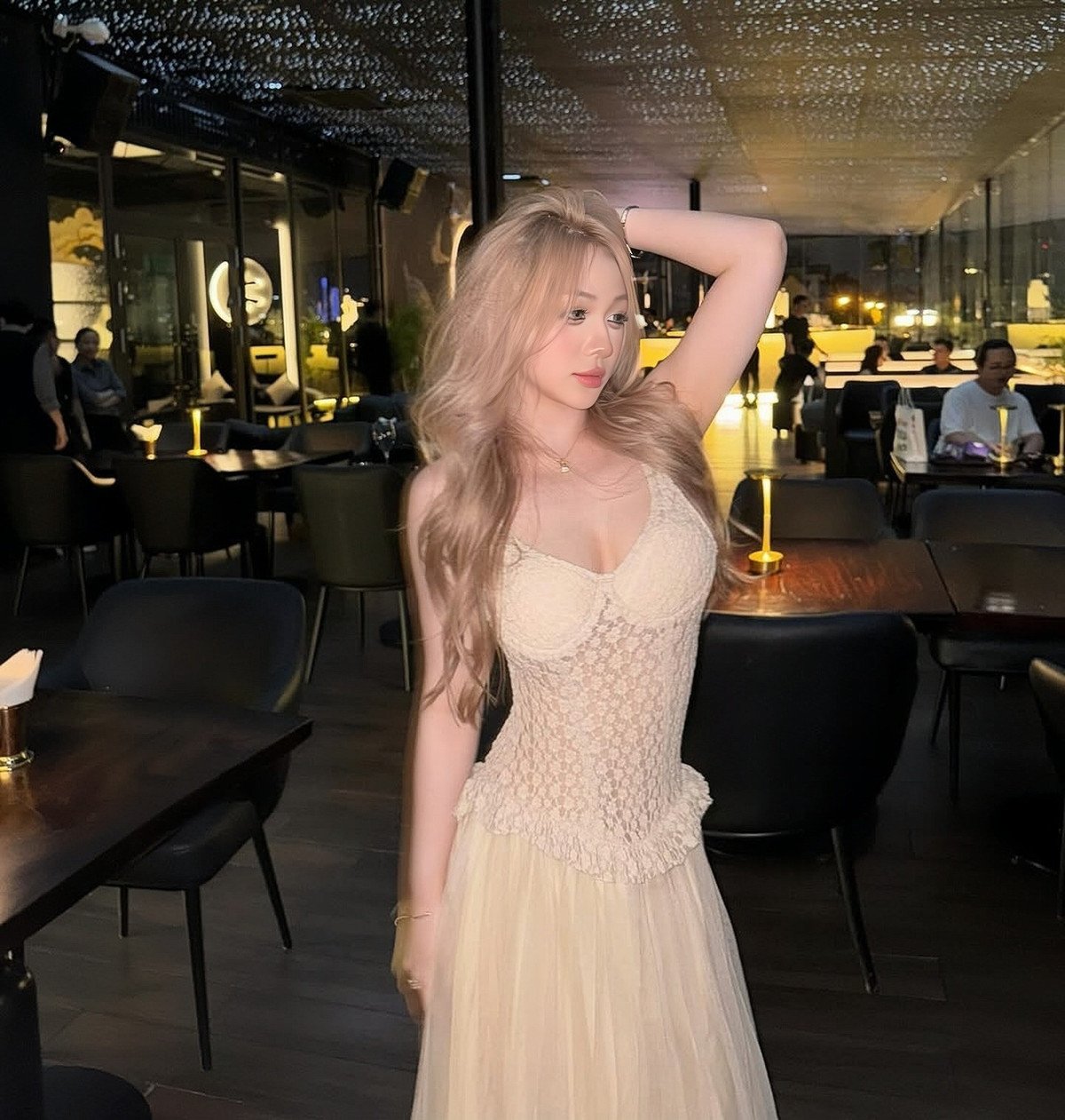 Trần Hà Linh giữ vững độ hot trong thời gian dài vừa qua. Có thể nói, cô nàng đang dần tìm được lối đi đúng cho bản thân.