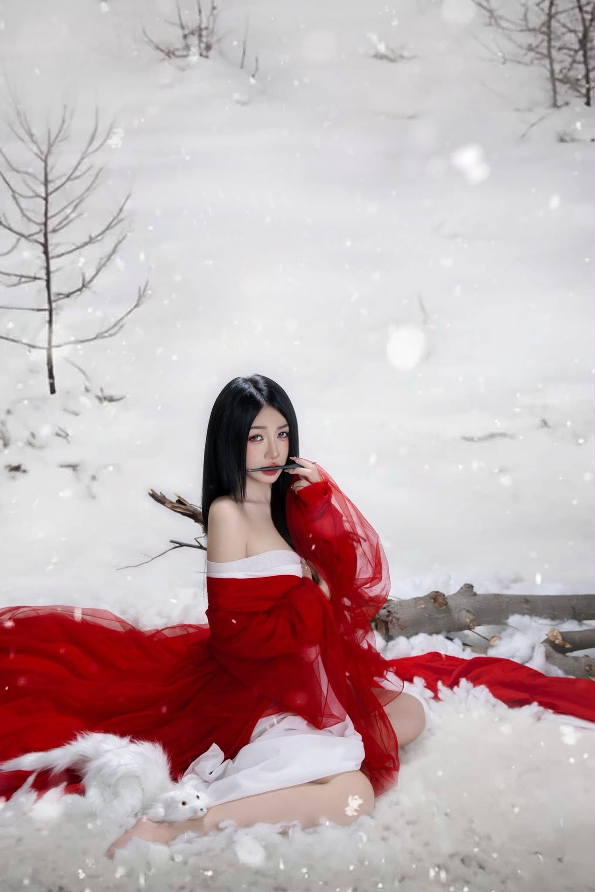 Thậm chí, có lẽ nhiều netizen phải "replay" cả chục lần, chỉ để ngắm nhìn nhan sắc mới lạ của Trần Hà Linh qua màn cosplay bất ngờ này.