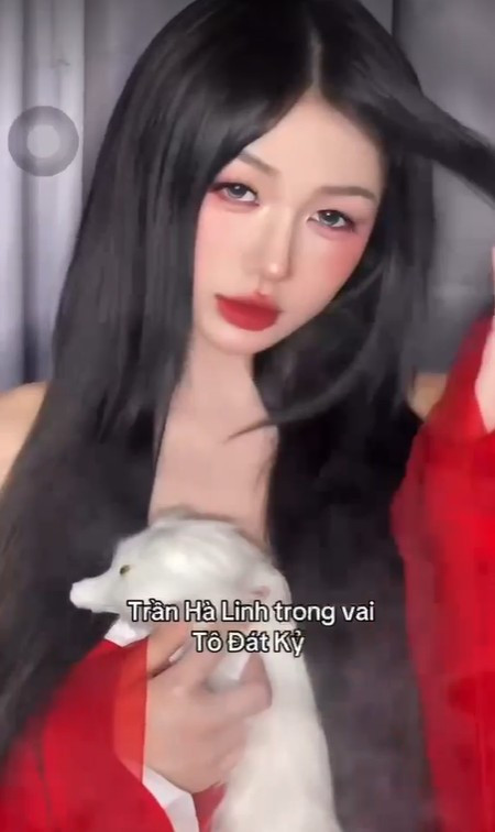 Nhắc đến Trần Hà Linh, có lẽ đã không còn là cái tên quá xa lạ đối với cộng đồng game thủ. Mỗi video, mỗi lần xuất hiện của cô nàng này đều có thể trở thành tâm điểm bàn tán, viral chỉ trong phút chốc.