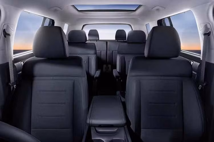 Xe sử dụng hộp số tự động 6 cấp, với tùy chọn dẫn động cầu trước hoặc dẫn động 4 bánh toàn thời gian. Người lái có thể lựa chọn giữa các chế độ vận hành Eco, Sport và My Drive để phù hợp với điều kiện di chuyển.