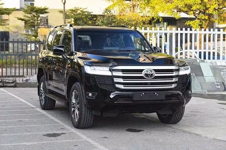 10. Toyota Land Cruiser: 64 xe ﻿Mẫu xe cuối cùng trong top 10 ôtô bán kém nhất Việt Nam trong tháng 3/2026 là Toyota Land Cruiser. Doanh số của mẫu xe này chỉ đạt 64 chiếc trong tháng vừa qua. Cũng như Land Cruiser Prado, Toyota Land Cruiser có nhóm khách hàng trung thành ở Việt Nam. Tuy nhiên, vì giá cao, khởi điểm từ 4,58 tỷ đồng nên mẫu SUV này sở hữu doanh số không quá nổi trội.