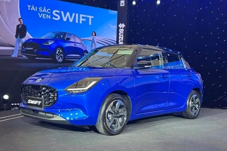 3. Suzuki Swift: 6 xe ﻿Vị trí thứ 3 trong top xe bán kém nhất Việt Nam tháng 3/2026 thuộc về Suzuki Swift. Mẫu xe hatchback hạng B này bán ra 6 chiếc, giảm 50% so với trước đó. Doanh số tích lũy trong 3 tháng đầu năm 2026 của Suzuki Swift cũng rất khiêm tốn, chỉ đạt 57 chiếc. Swift ở Việt Nam vốn không có lợi thế về mặt giá bán với mức dao động từ 569-577 triệu đồng, sở hữu trang bị không mấy nổi bật và nằm trong phân khúc hatchback hạng B vốn bị khách hàng Việt thờ ơ.