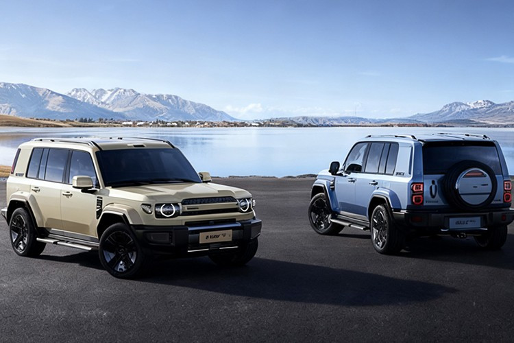 Chery vừa xác nhận sẽ ra mắt mẫu SUV điện mới mang tên iCaur V27 tại Triển lãm Ô tô Quảng Châu 2025, diễn ra vào ngày 21/11 tới. Đây là mẫu xe thuộc thương hiệu phụ “iCar” của Chery, tập trung các dòng sản phẩm SUV mang phong cách vuông vức, mạnh mẽ và hướng đến khả năng off-road điện hóa.